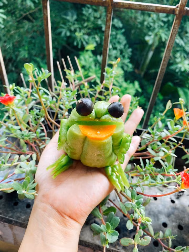 Ếch xanh đột biến. Những mâm cỗ Trung thu khiến nhiều bé 'khóc thét'