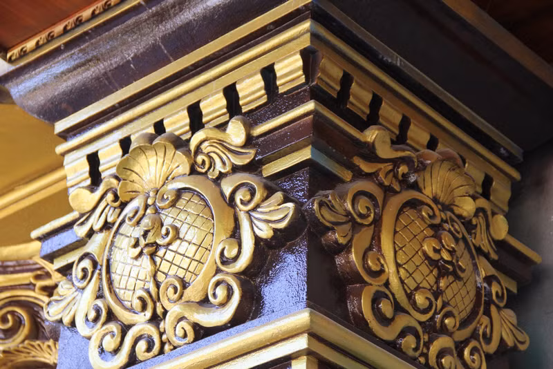 Tại xưởng thu mua đồng nát, anh Thoan tạo công ăn việc làm cho hàng chục lao động địa phương. Ngoài ra, anh còn tham gia tích cực các hoạt động an sinh, xã hội. (Ảnh: Phạm Tâm). Cận cảnh lâu đài hơn 70 tỷ của đại gia 'đồng nát' ở Nghệ An