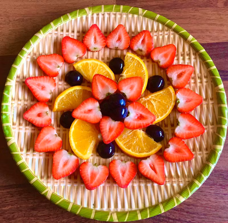 Mẹ đảm trổ tài cắt tỉa trái cây 'đẹp không nỡ ăn' ngày 20/10