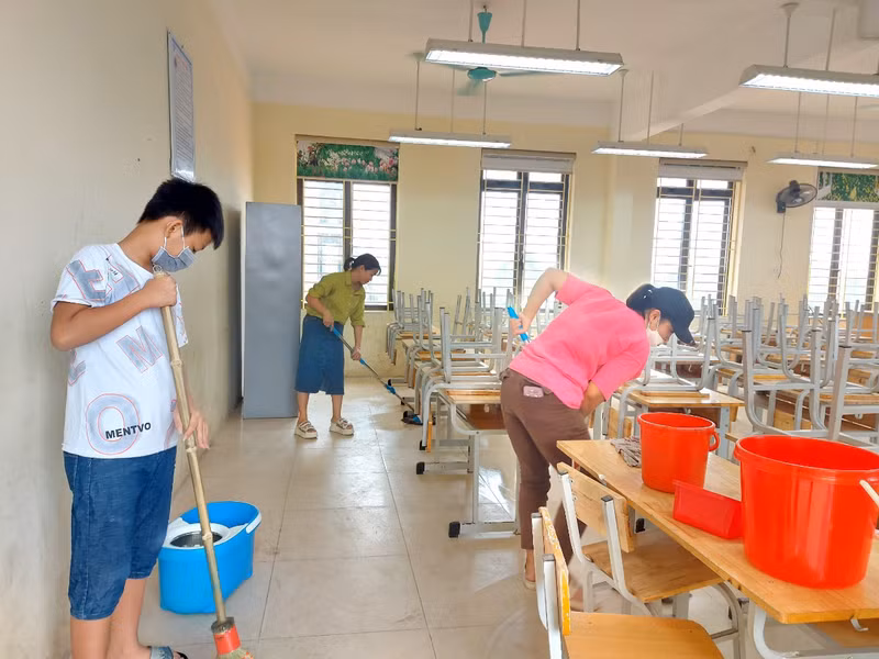 Trường học Hà Nội tất bật tổng vệ sinh sẵn sàng vào năm học mới