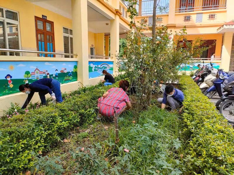 Trường học Hà Nội tất bật tổng vệ sinh sẵn sàng vào năm học mới