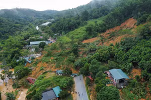 Vụ sạt lở nghiêm trọng tại Km49, Quốc lộ 2 vào sáng 29/9 đoạn qua huyện Bắc Quang (Hà Giang) khiến 4 người tử vong.