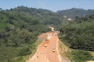 Dự án cao tốc Tuyên Quang-Hà Giang giai đoạn 1 qua tỉnh Hà Giang đang được tích cực thi công.