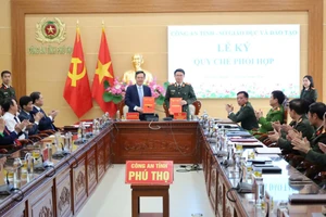 Giám đốc Công an tỉnh Phú Thọ và Giám đốc Sở GD&ĐT ký Quy chế phối hợp.