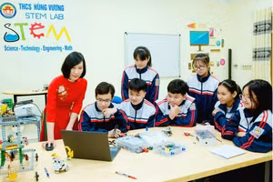 Phong trào đổi mới, sáng tạo trong dạy và học tại Trường THCS Hùng Vương mang lại hiệu quả thiết thực, khơi dậy tinh thần chủ động, tích cực của học sinh. Ảnh: Huyền Trang