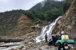 Mưa lớn gây sạt lở các tuyến đường vào huyện Hoàng Su Phì.