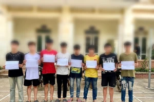 Nhóm thanh thiếu niên mang hung khí, gây rối trật tự công cộng bị triệu tập. Ảnh: Công an tỉnh Phú Thọ