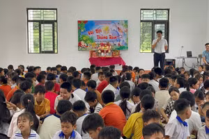 Trường PTDTBT TH Trung Sơn A (xã Trung Sơn, tỉnh Phú Thọ) tổ chức Tết Trung thu 2025. Ảnh: Trường PTDTBT TH Trung Sơn A