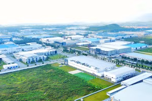 Khu công nghiệp Bá Thiện II, xã Bình Xuyên được bao phủ bởi hệ thống cây xanh nhằm tạo không gian trong lành, mát mẻ.