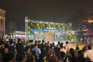 Hàng vạn du khách đến Tam Đảo dịp lễ 30/4 - 1/5