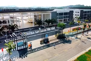 Trường THPT Chuyên Vĩnh Phúc.