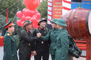 Tân binh Vĩnh Phúc rạng rỡ trong ngày hội tòng quân