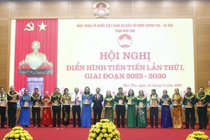 Ban tổ chức vinh danh các điển hình tiến tiến giai đoạn 2020 - 2025.