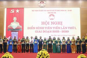 Ban tổ chức vinh danh các điển hình tiến tiến giai đoạn 2020 - 2025.