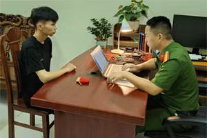 Công an lấy lời khai của Trần Văn Quang.