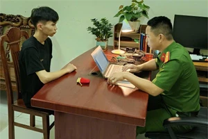 Công an lấy lời khai của Trần Văn Quang.