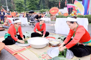 180 nghệ nhân tham gia hội thi gói bánh chưng.