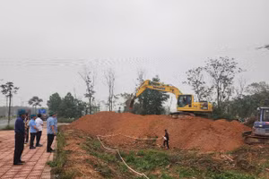 Buổi cưỡng chế GPBM dự án Khu đất đấu giá quyền sử dụng đất tại huyện Vĩnh Tường (Vĩnh Phúc) sáng 28/3.