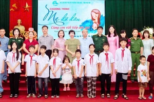 Hội Liên hiệp Phụ nữ phường Xuân Hòa (Phú Thọ) kết nối đỡ đầu 11 trẻ em mồ côi.