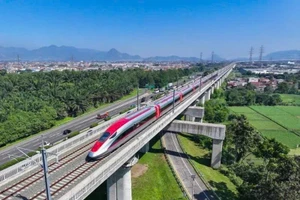 Tuyến đường sắt Lào Cai - Hà Nội - Hải Phòng đi qua 5 phường và 15 xã của tỉnh Phú Thọ, có chiều dài gần 100km. Ảnh minh họa