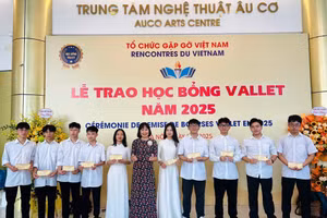  học sinh Trường THPT Chuyên Hùng Vương được trao học bổng Vallet năm 2025.