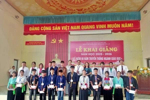 Hình ảnh tại lễ khai giảng năm học mới của Trường Phổ thông DTNT THCS&THPT Yên Lập (Phú Thọ).