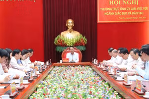 Thường trực Tỉnh ủy Phú Thọ làm việc ngành Giáo dục Phú Thọ.
