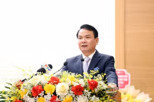 Ông Đặng Xuân Phong, Bí thư Tỉnh ủy Phú Thọ phát biểu tại đại hội đại biểu Đảng bộ UBND tỉnh Phú Thọ lần thứ I.