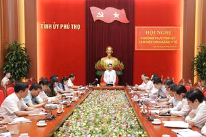 Quang cảnh hội nghị Thường trực Tỉnh ủy làm việc với ngành Y tế Phú Thọ.