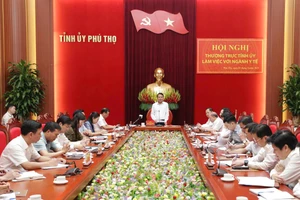 Quang cảnh hội nghị Thường trực Tỉnh ủy làm việc với ngành Y tế Phú Thọ.