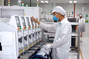 Dây chuyền hiện đại sản xuất linh kiện điện tử tại Công ty TNHH Valuetronic Việt Nam, KCN Thăng Long Vĩnh Phúc, xã Bình Xuyên (Phú Thọ). Ảnh: Thế Hùng.