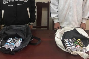 Công an thu giữ số pháo tự chế trong balo các học sinh. Ảnh: Công an tỉnh Phú Thọ