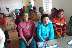 Lớp học xóa mù chữ tại thôn Xín Chải, xã Sơn Vĩ (Tuyên Quang).