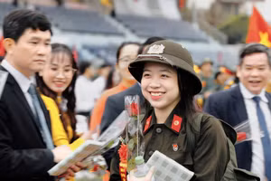 Thanh niên Phú Thọ rạng rỡ trong ngày nhập ngũ.