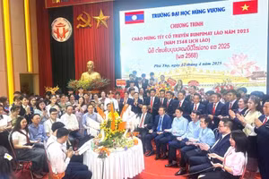 Trường Đại học Hùng Vương (Phú Thọ) tổ chức chương trình chào mừng Tết cổ truyền Bunpimay Lào năm 2025 cho cán bộ, sinh viên Lào đang học tập tại trường.