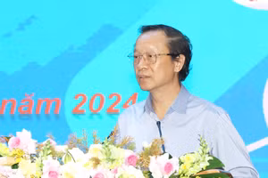 Thứ trưởng Bộ Giáo dục và Đào tạo Phạm Ngọc Thưởng phát biểu tại buổi tọa đàm.