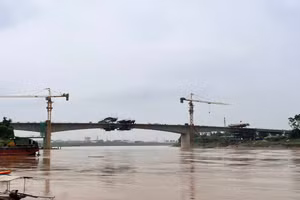 Cầu Phong Châu tại Phú Thọ chính thức hợp long.