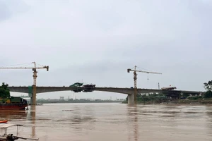 Cầu Phong Châu tại Phú Thọ chính thức hợp long.