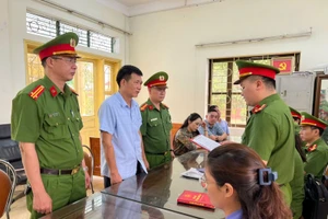 Cơ quan Cảnh sát điều tra thi hành các quyết định tố tụng đối với bị can Đặng Ngọc Luyến. Ảnh: Công an tỉnh Hà Giang