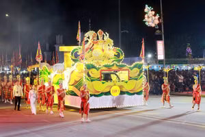 Hơn 1.500 nghệ nhân tái hiện không gian di sản trong lễ hội đường phố Đất Tổ.