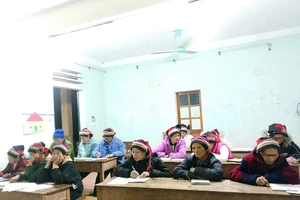 Lớp xoá mù chữ được mở tại xã Bạch Đích, tỉnh Tuyên Quang.