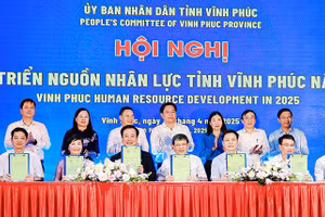 Các đại biểu chứng kiến lễ ký kết Biên bản ghi nhớ, hợp đồng về đào tạo nghề, cung ứng lao động giữa các doanh nghiệp và cơ sở giáo dục nghề nghiệp.