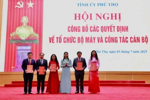 Công bố quyết định Hiệu trưởng, Phó Hiệu trưởng Trường Chính trị tỉnh Phú Thọ.