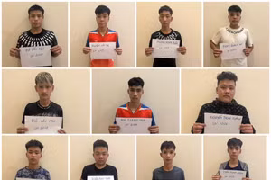 Nhóm thanh, thiếu niên bị tạm giữ để điều tra hành vi gây rối trật tự công cộng. Ảnh: Công an Phú Thọ 