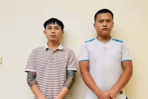 Ninh và Tùng tại cơ quan Công an. Ảnh: Công an tỉnh Phú Thọ.