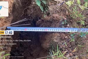 Vết nứt có đoạn rộng đến 20cm.