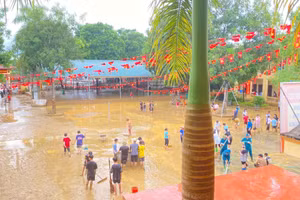 Trường THCS Xuân Thủy, xã Xuân Viên (Phú Thọ) khắc phục hậu quả bão số 10.