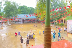 Trường THCS Xuân Thủy, xã Xuân Viên (Phú Thọ) khắc phục hậu quả bão số 10.