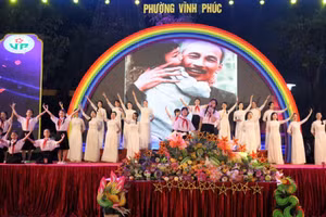 Tiết mục văn nghệ tại Đêm hội.