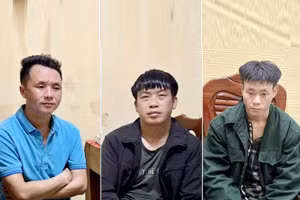  nam thanh niên bị cáo buộc tổ chức cho 11 người Trung Quốc nhập cảnh trái phép vào Việt Nam. Ảnh: Công an tỉnh Hà Giang